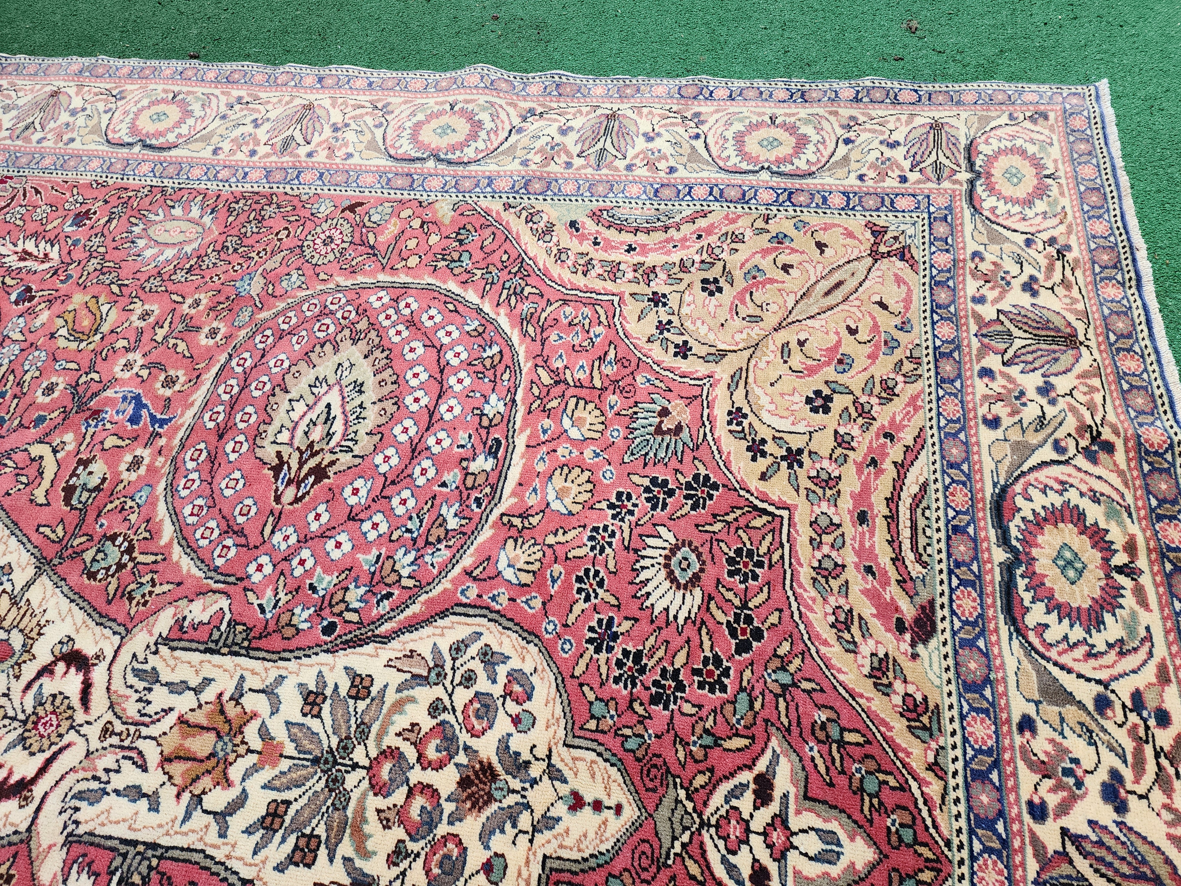 Alfombra turca Kayseri roja y beige de 6'6'' x 9'11''