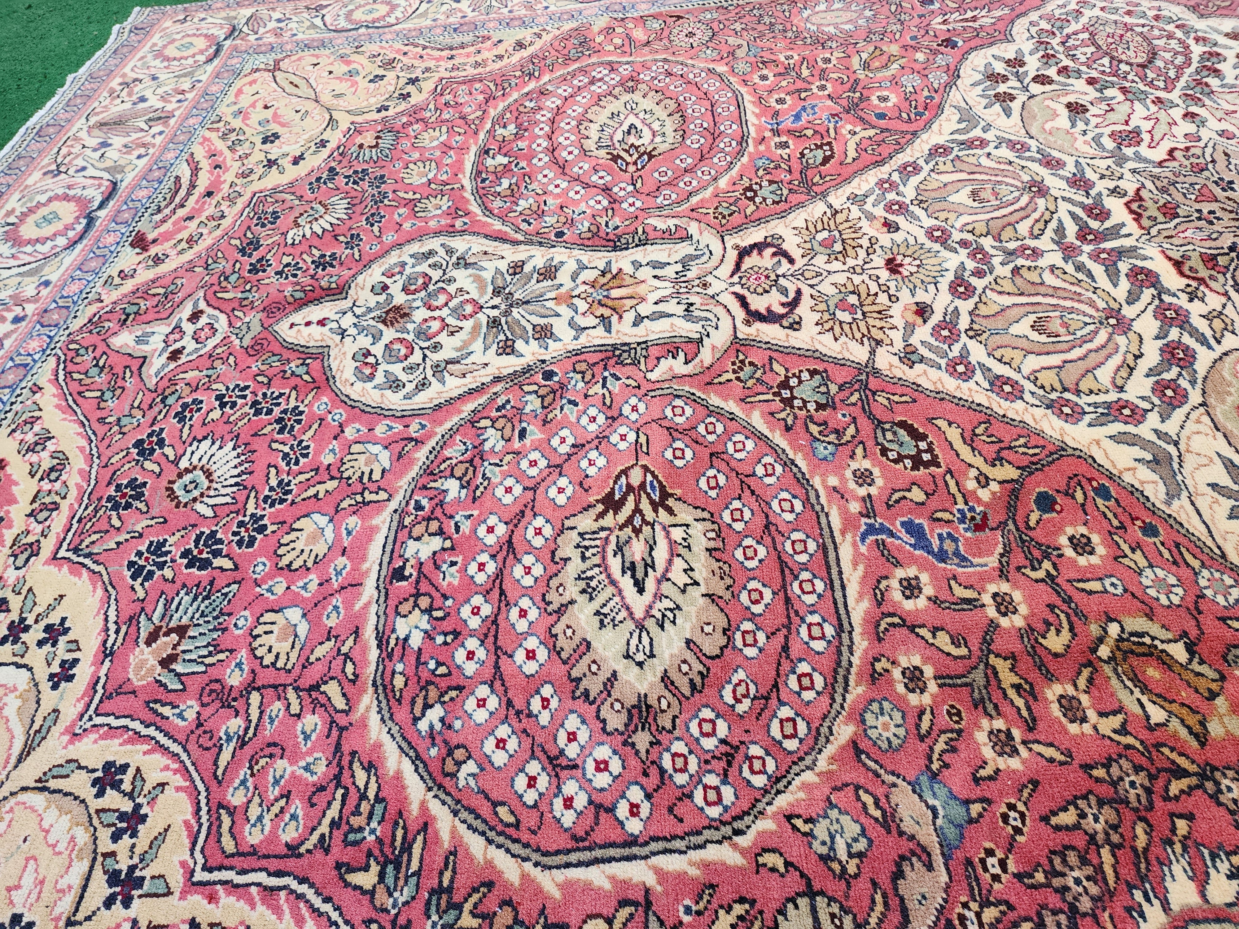 Alfombra turca Kayseri roja y beige de 6'6'' x 9'11''