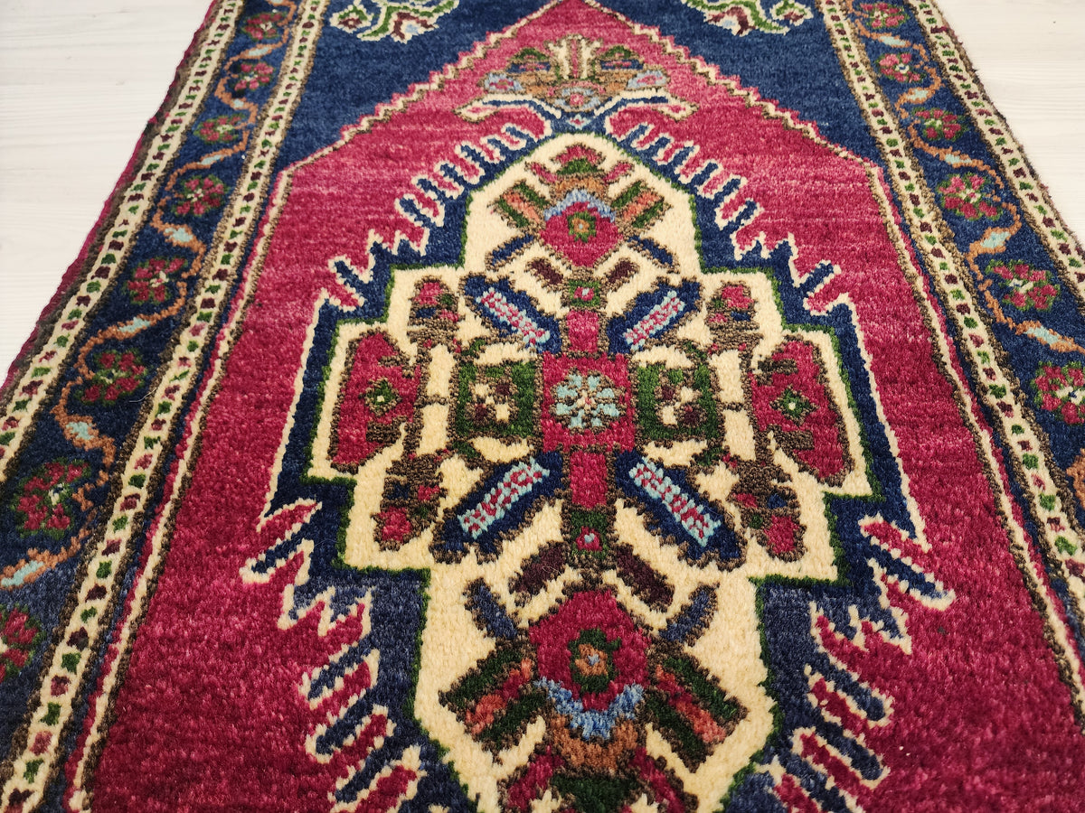 Vintage Işıklar rug in blue, red and white, 1'9" x 3'10", photo 5