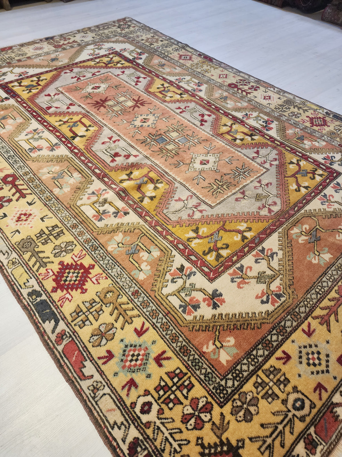 Vintage Karaova rug in beige, pink and yellow, 6'5" x 9'7", photo 2