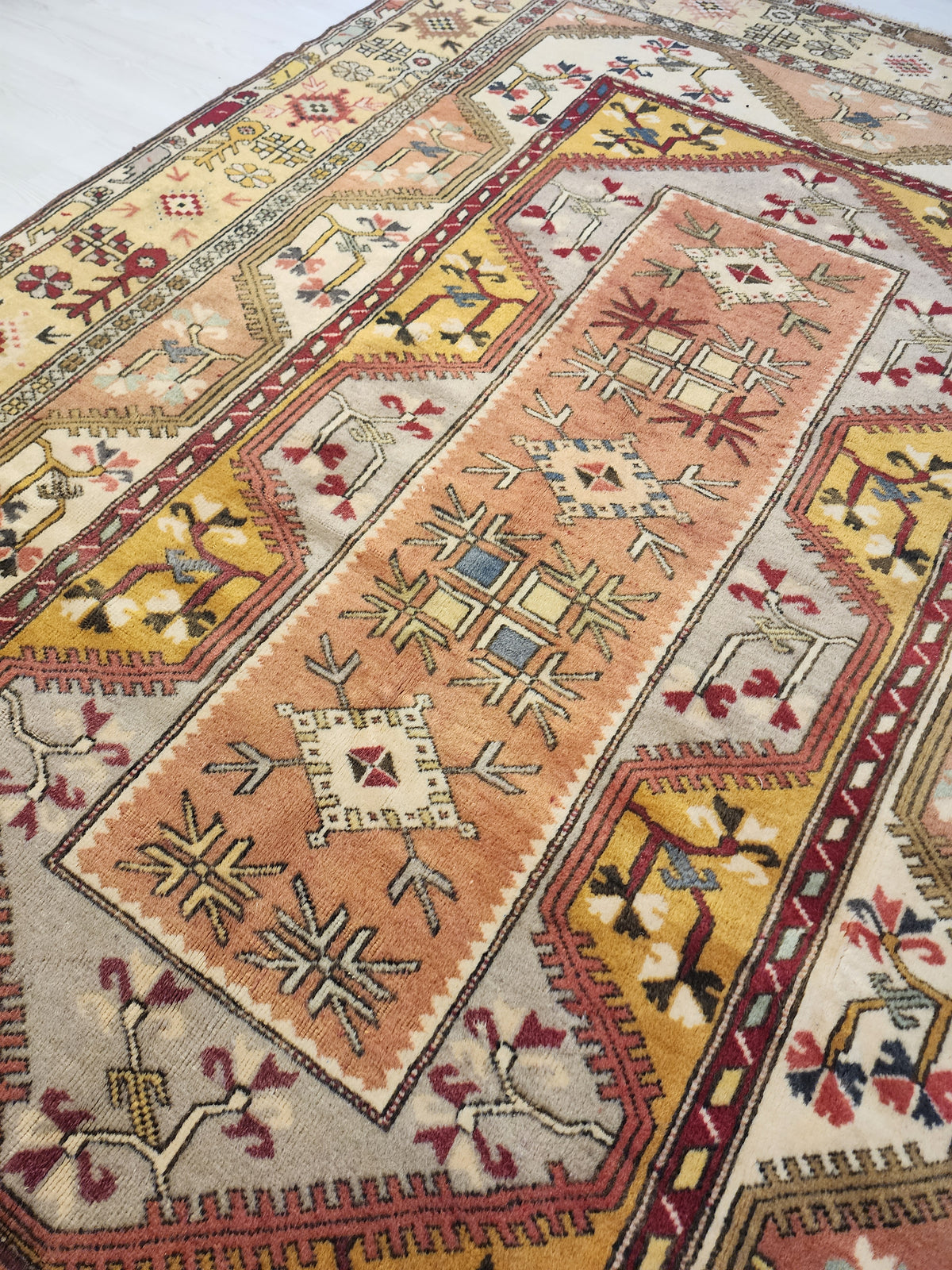 Vintage Karaova rug in beige, pink and yellow, 6'5" x 9'7", photo 5