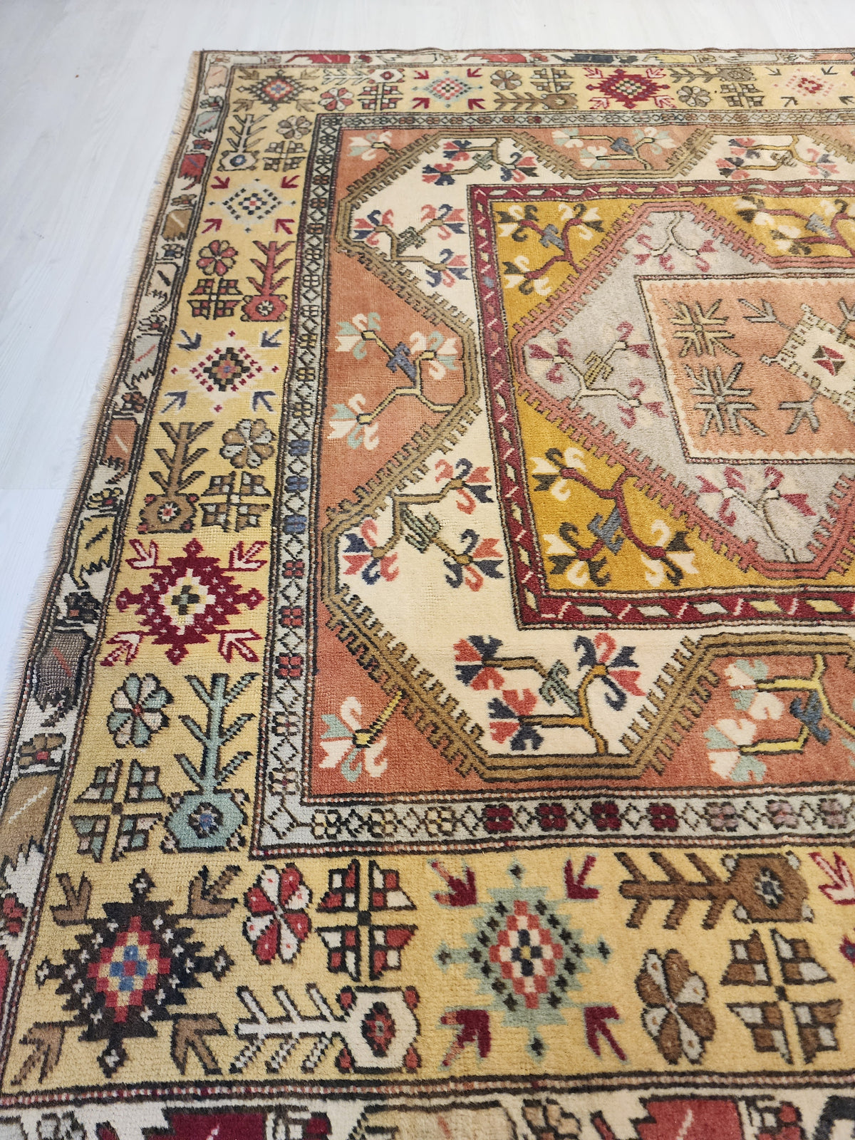 Vintage Karaova rug in beige, pink and yellow, 6'5" x 9'7", photo 10