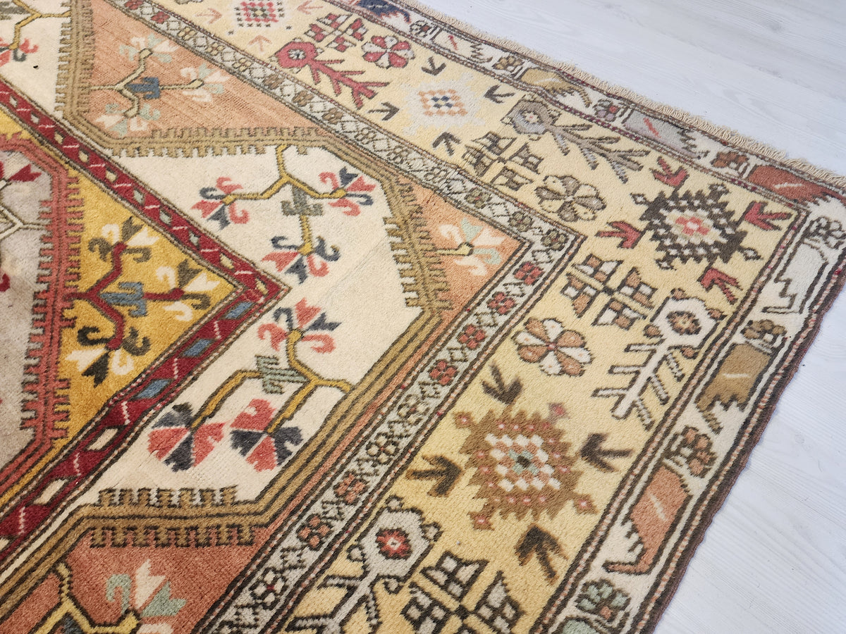 Vintage Karaova rug in beige, pink and yellow, 6'5" x 9'7", photo 12