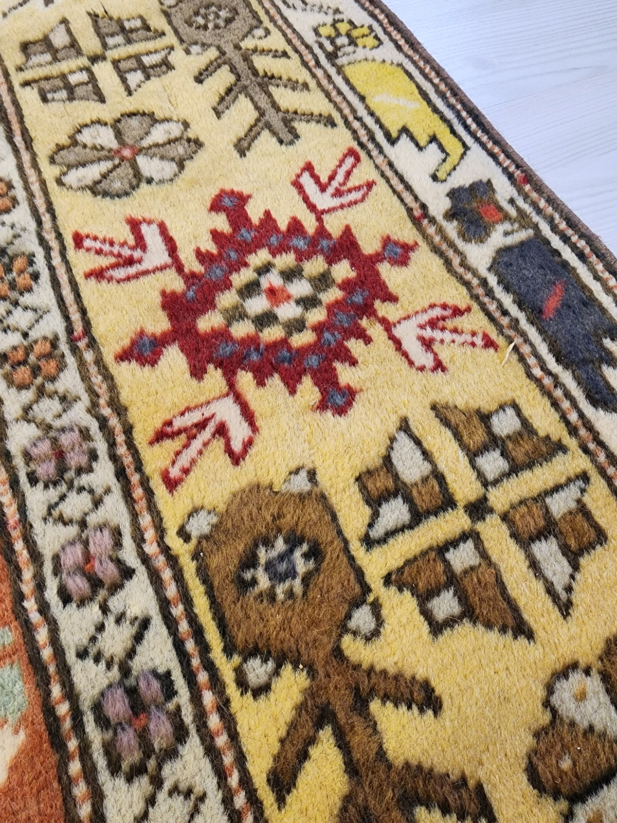 Vintage Karaova rug in beige, pink and yellow, 6'5" x 9'7", photo 16