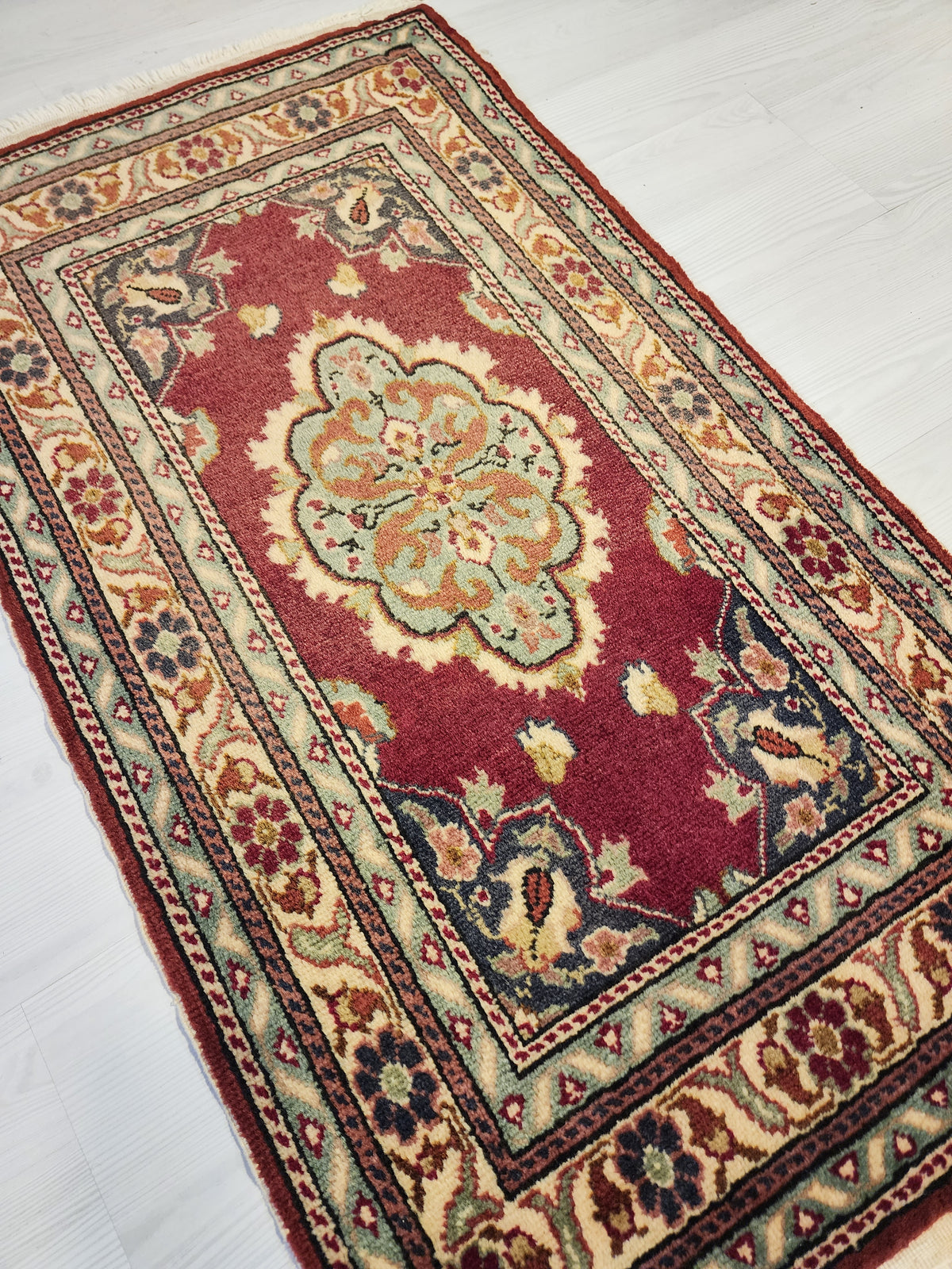 Vintage Kayseri rug in red and green, 2' x 3'5", photo 3