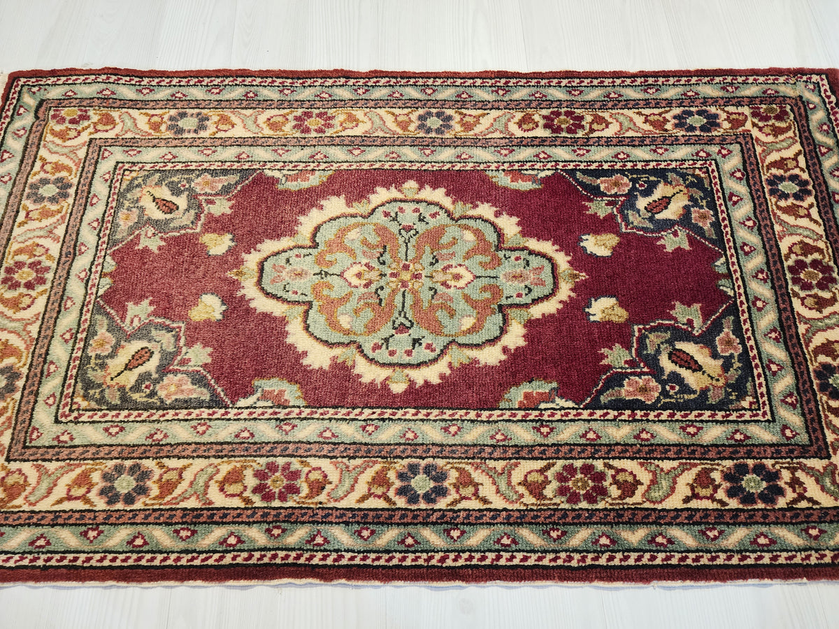 Vintage Kayseri rug in red and green, 2' x 3'5", photo 9