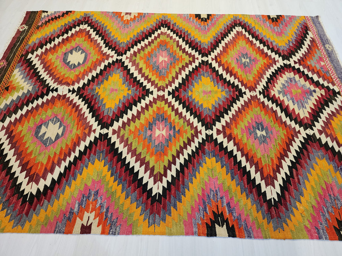 Skamandra — Handwoven Turkish Denizli Kilim Rug, Pure Wool Flatweave, Vegetable Dyed Geometric Diamond Pattern