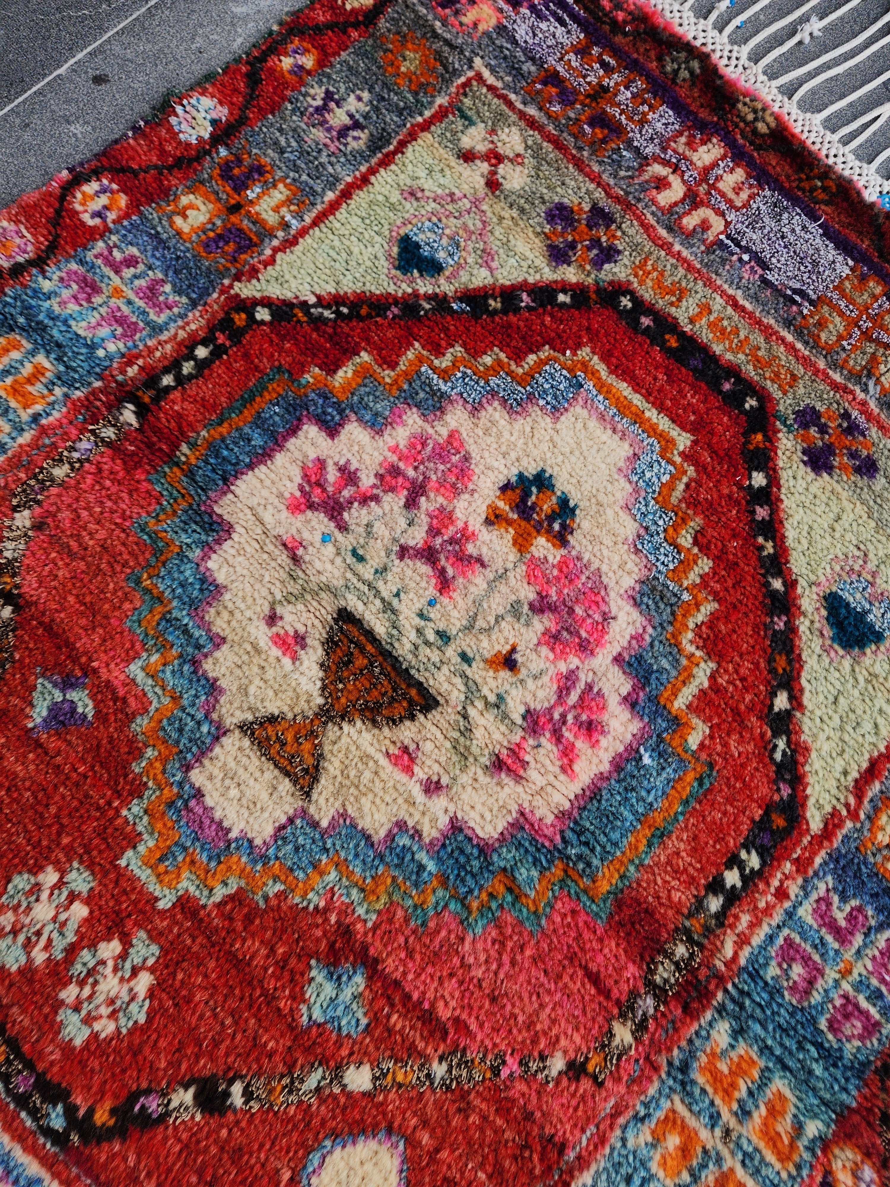 Nympha — Vintage West Anatolian Rug, Handwoven Yörük Tribal Rug, Small Floral Medallion Accent Rug, 100% Natural Organic Dye Wool Rug