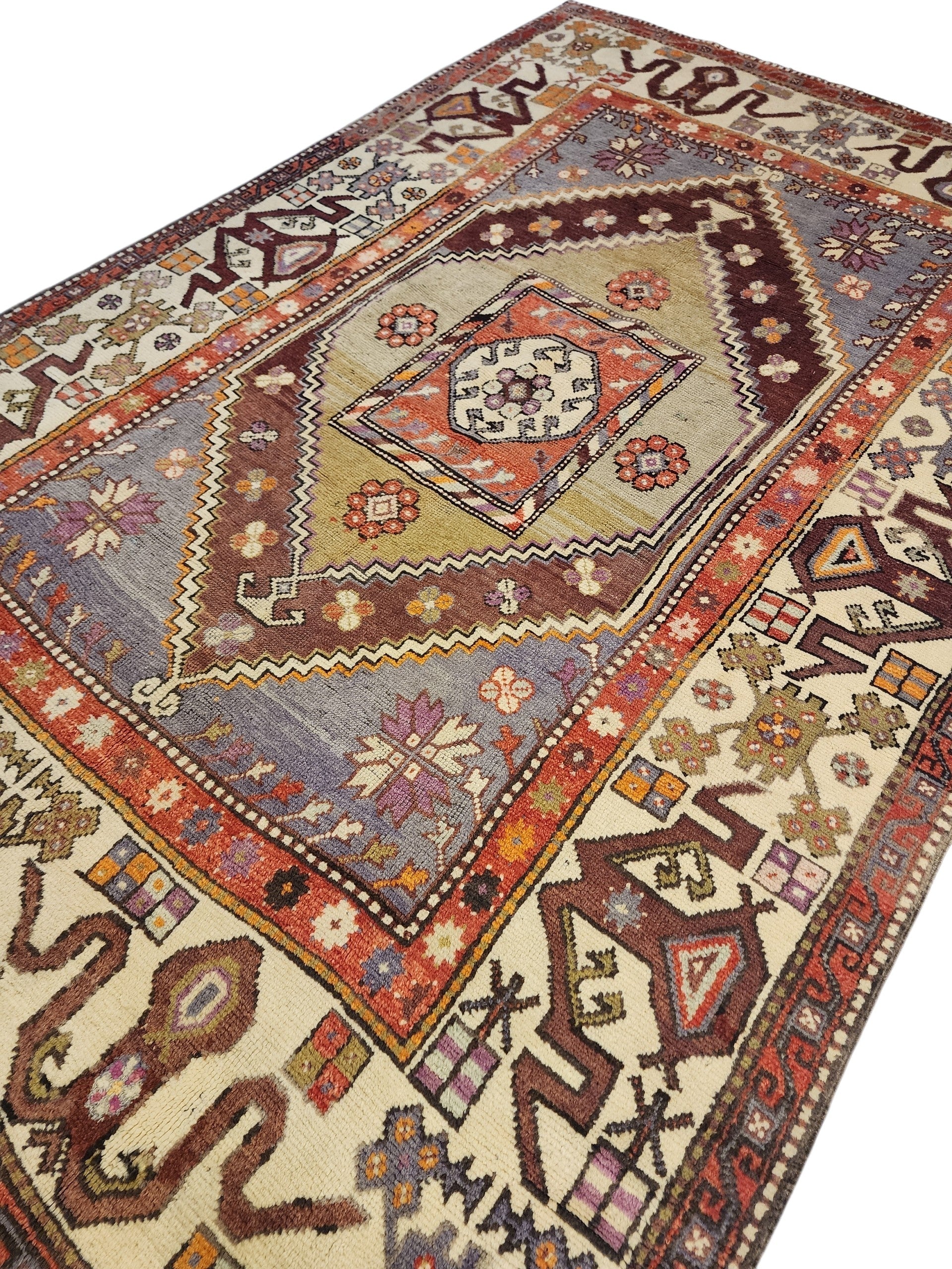 Zeuxo — Handmade Yuntdag Turkish Rug, Bergama Region Antique Wool Carpet (5'9"x8'11")
