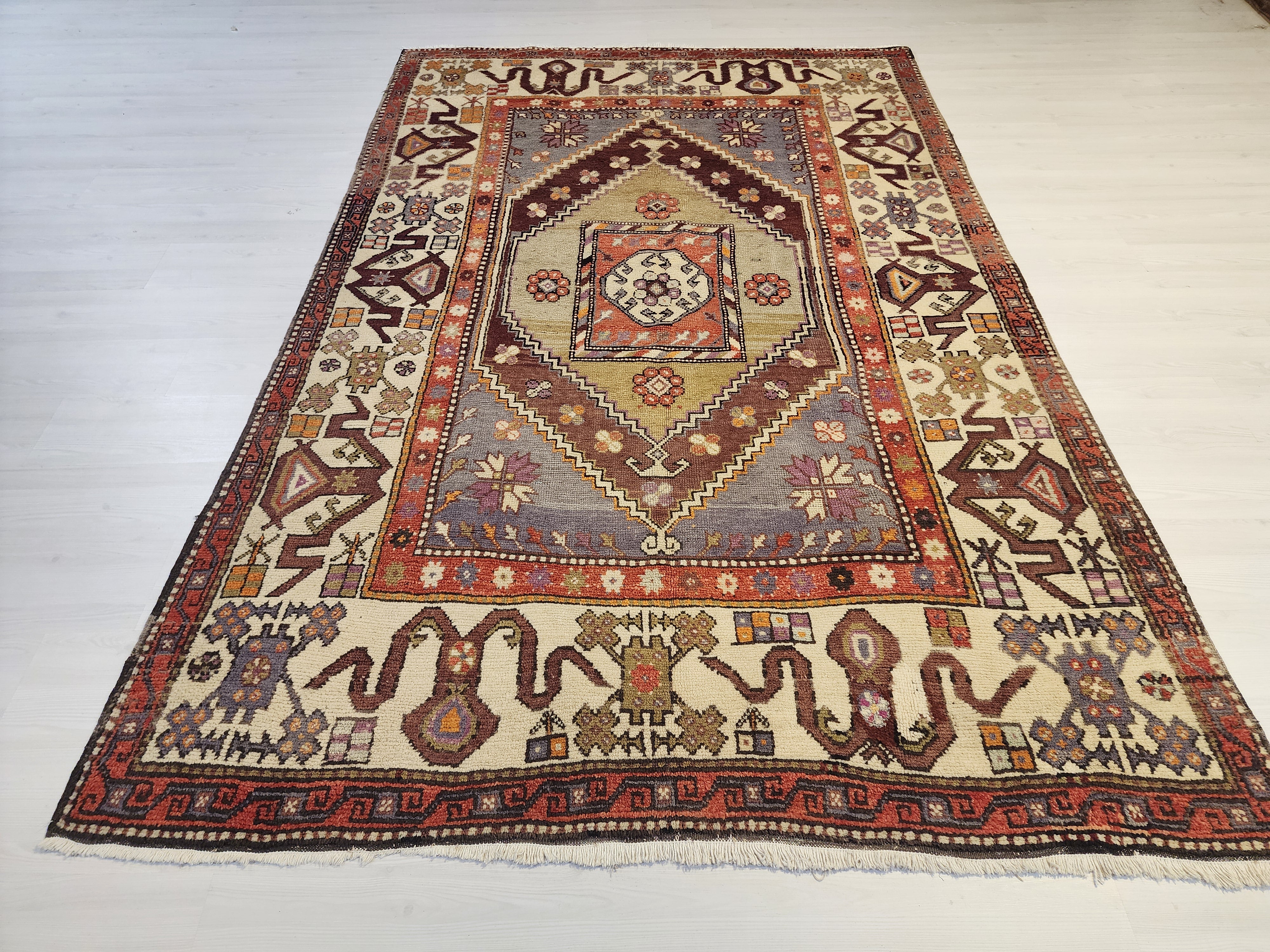 Zeuxo — Handmade Yuntdag Turkish Rug, Bergama Region Antique Wool Carpet (5'9"x8'11")