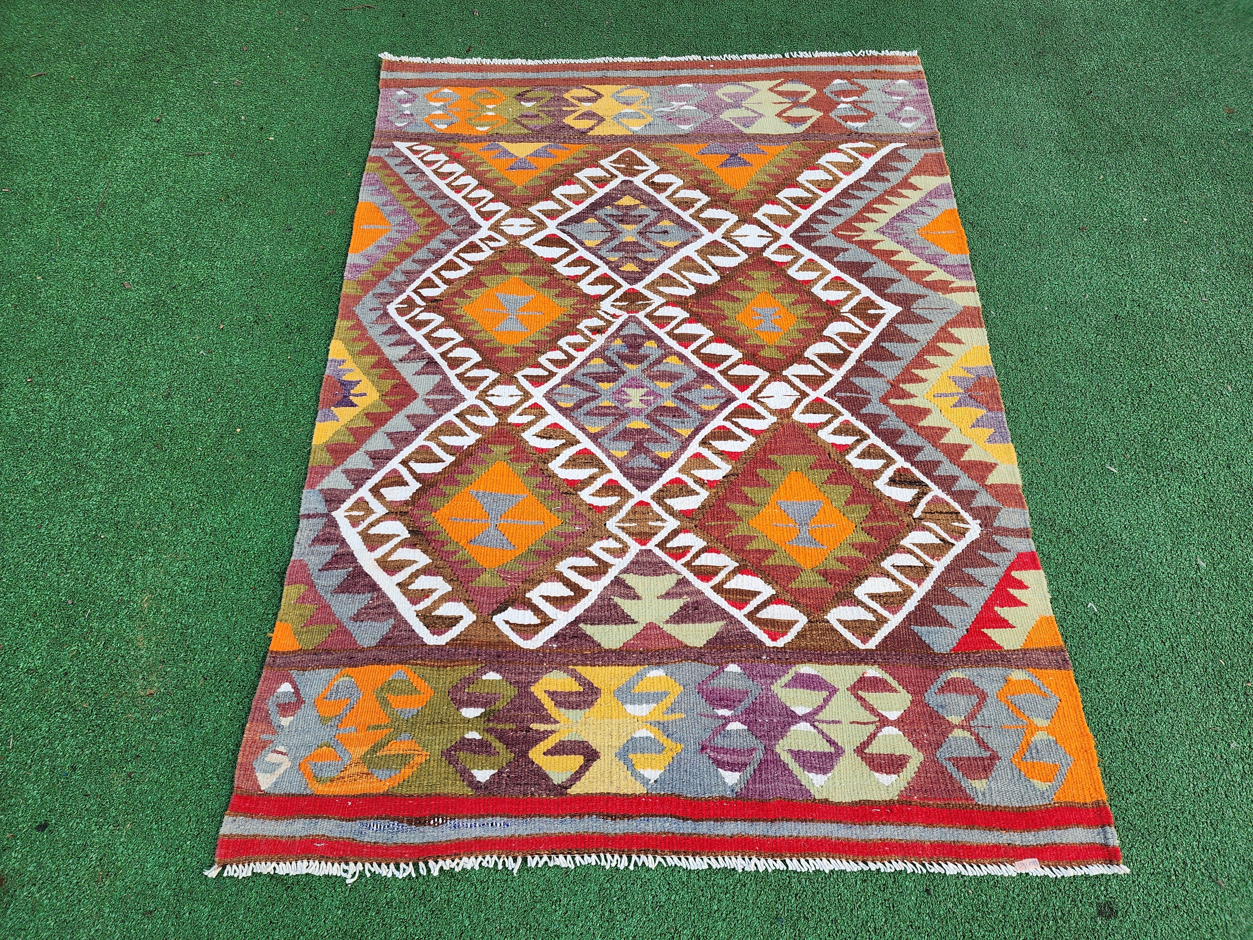 Tapis Kilim turc Antalya 4 pi 3 po x 3 pi 1 po Tapis Kilim tissé à plat fait main orange, marron beige et vert