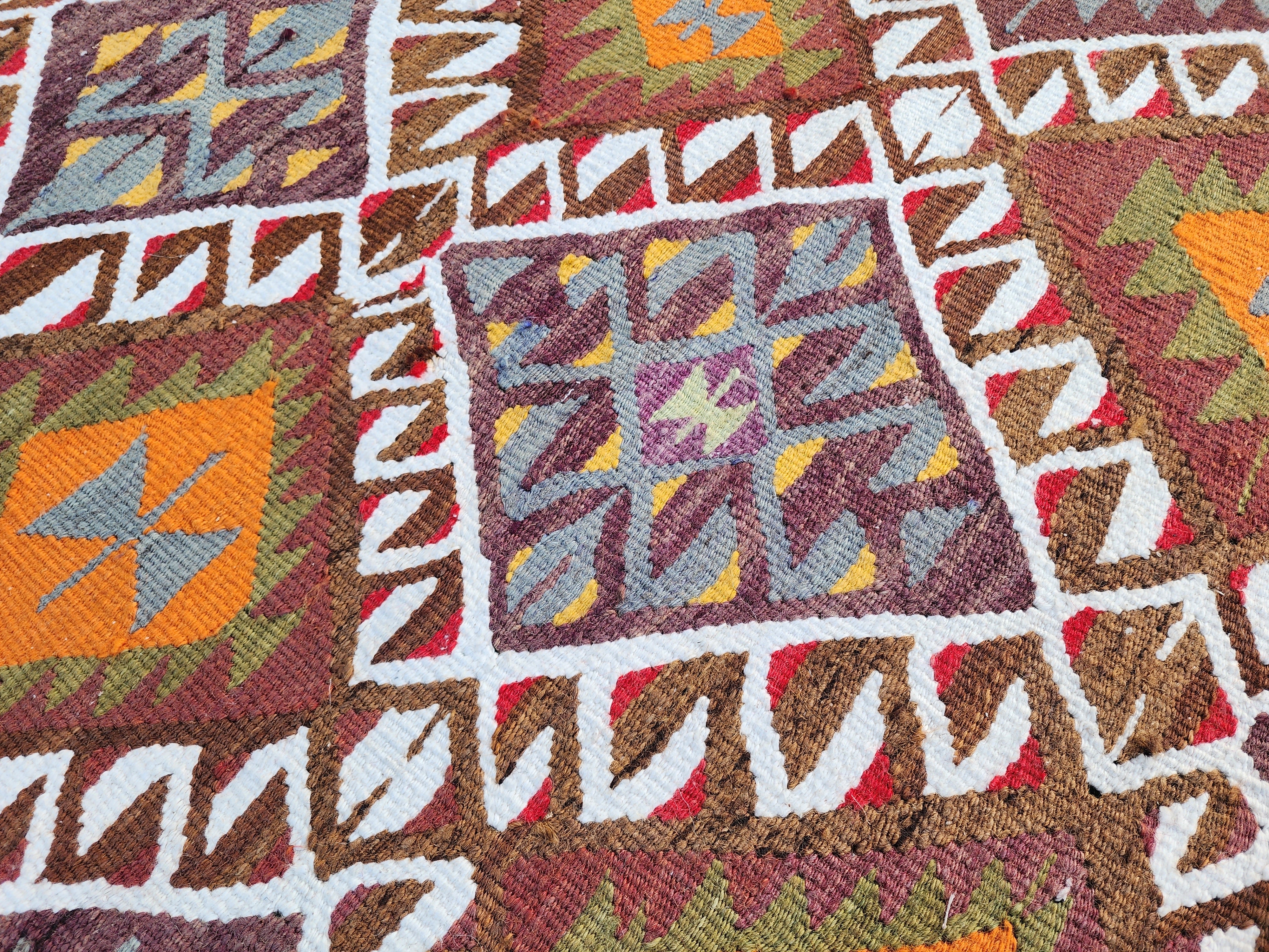 Tapis Kilim turc Antalya 4 pi 3 po x 3 pi 1 po Tapis Kilim tissé à plat fait main orange, marron beige et vert