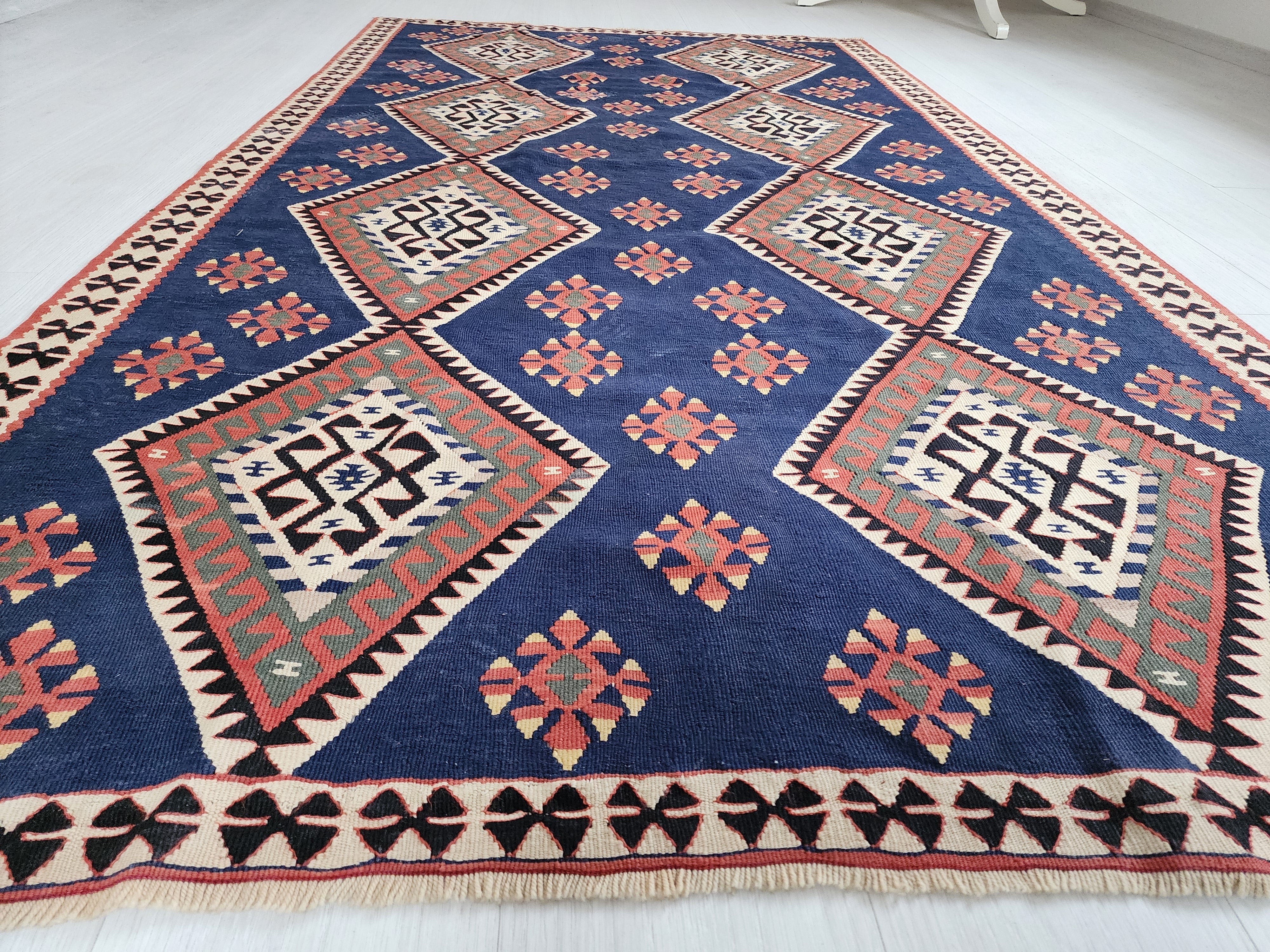 Shiraz Kilim Rug with Diamond Motifs 4'7''x8'4''