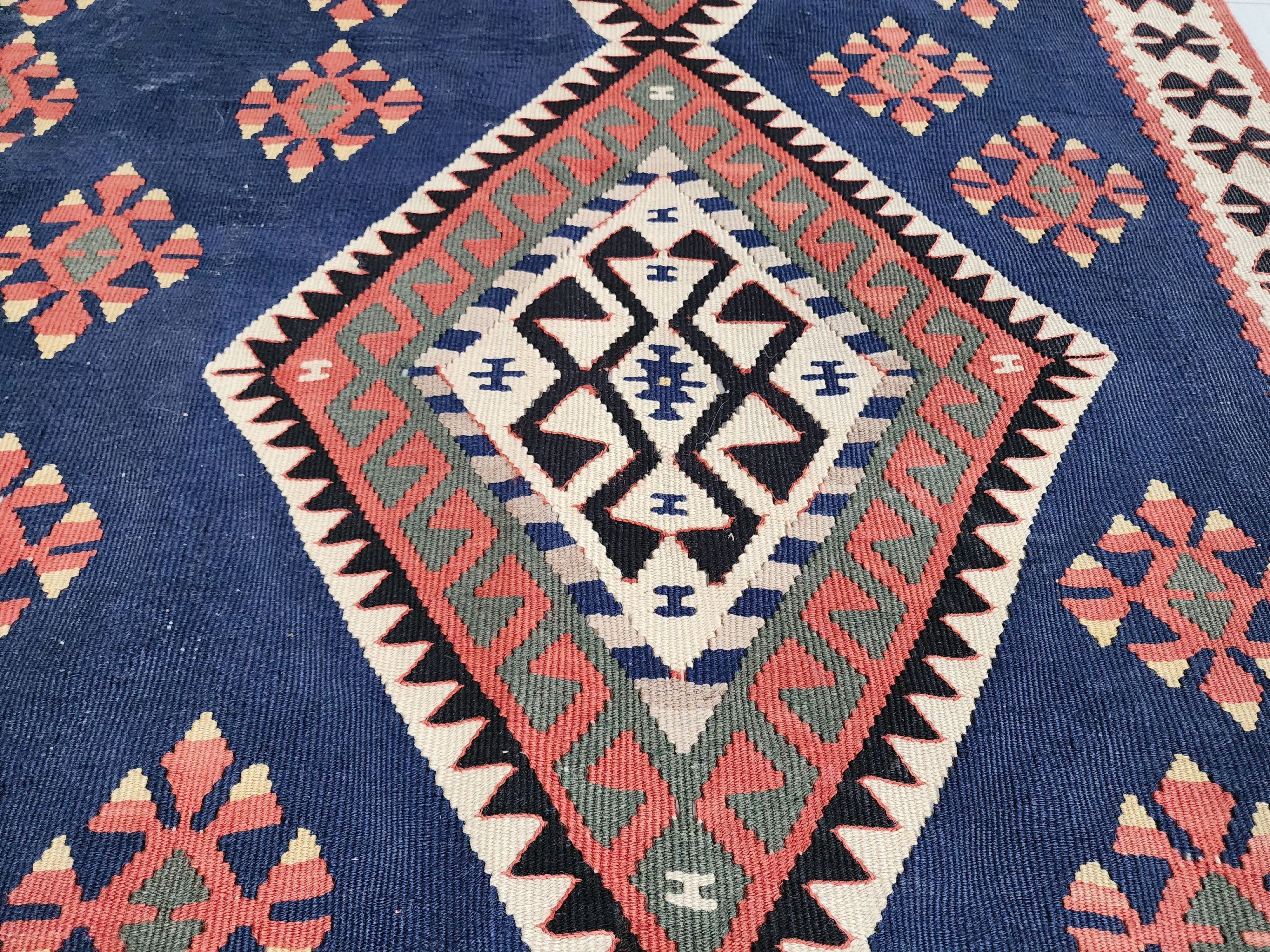 Shiraz Kilim Rug with Diamond Motifs 4'7''x8'4''