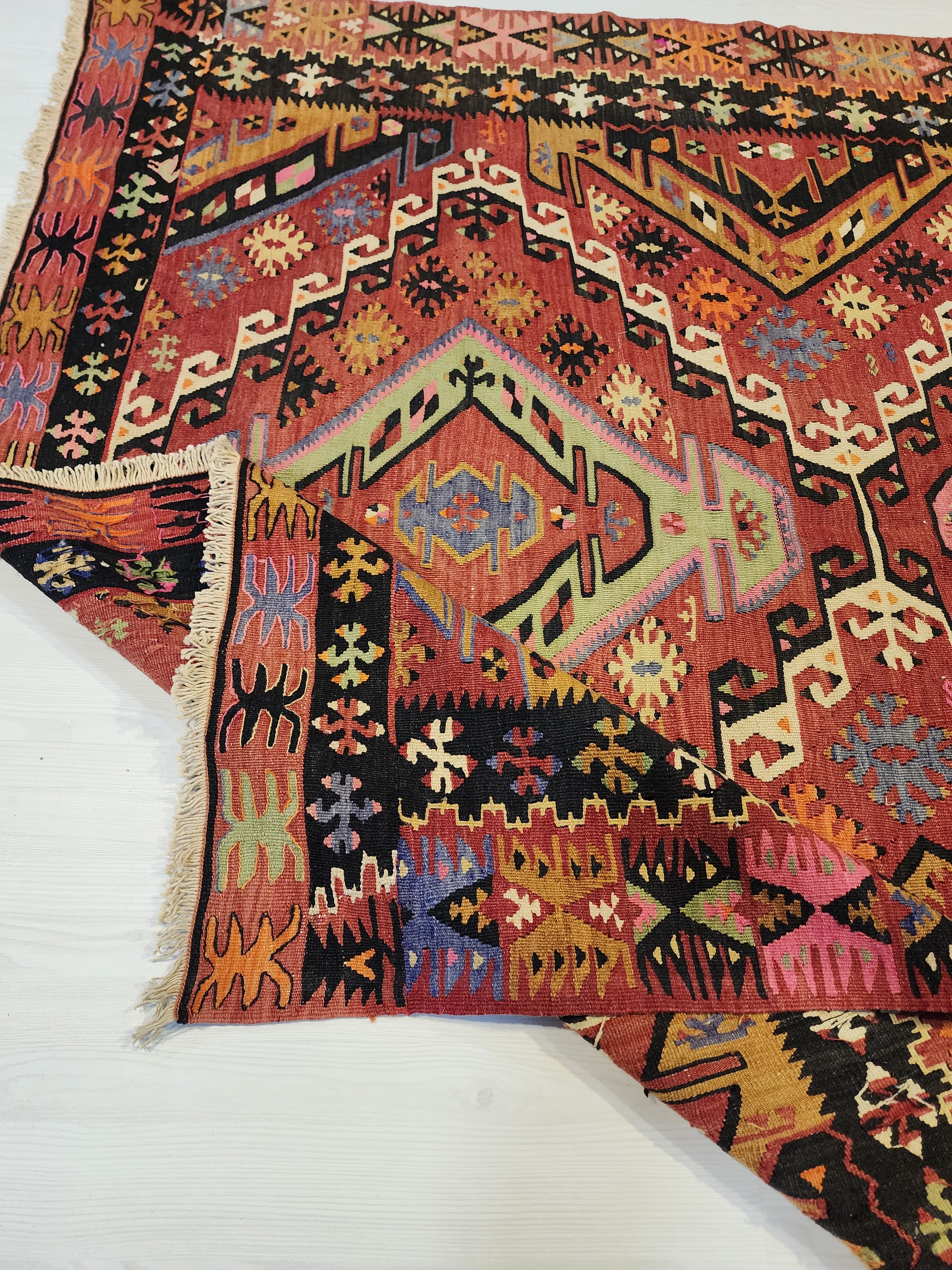 Handmade Turkish Kilim Rug: Vintage Wool Anatolian Boho Decor (9 ft x 5 ft 9 in)