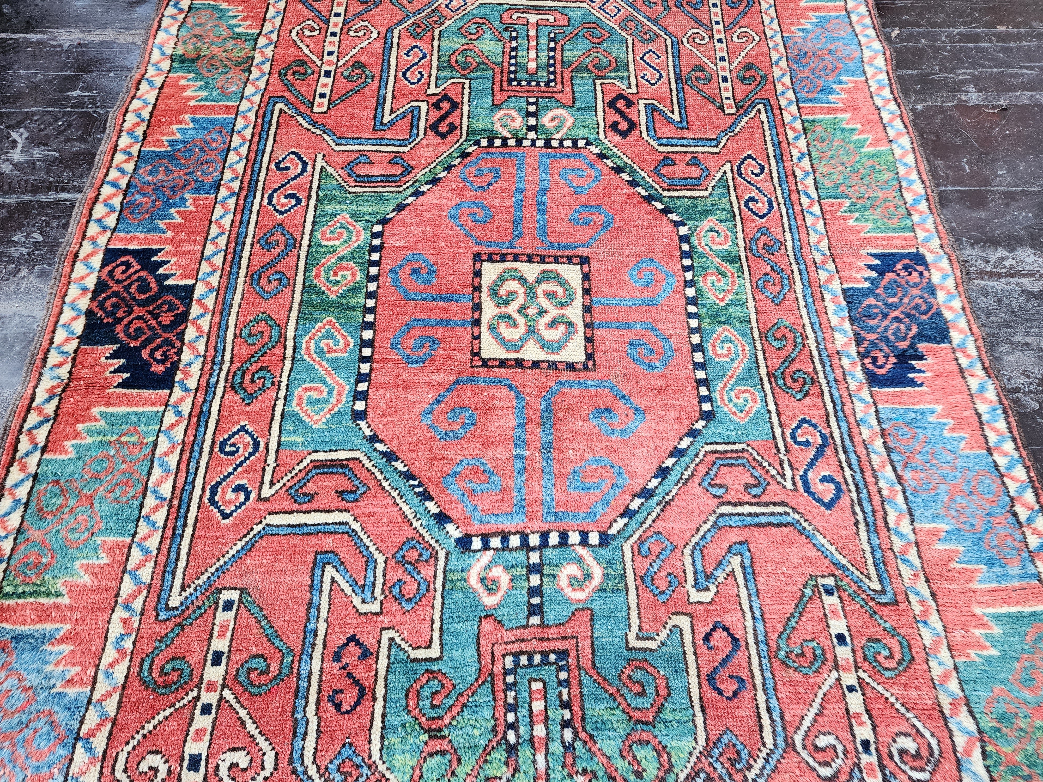 Vintage Anatolian Cal Rug 5'1''x3'4''  Medallion Design Turkish Rug
