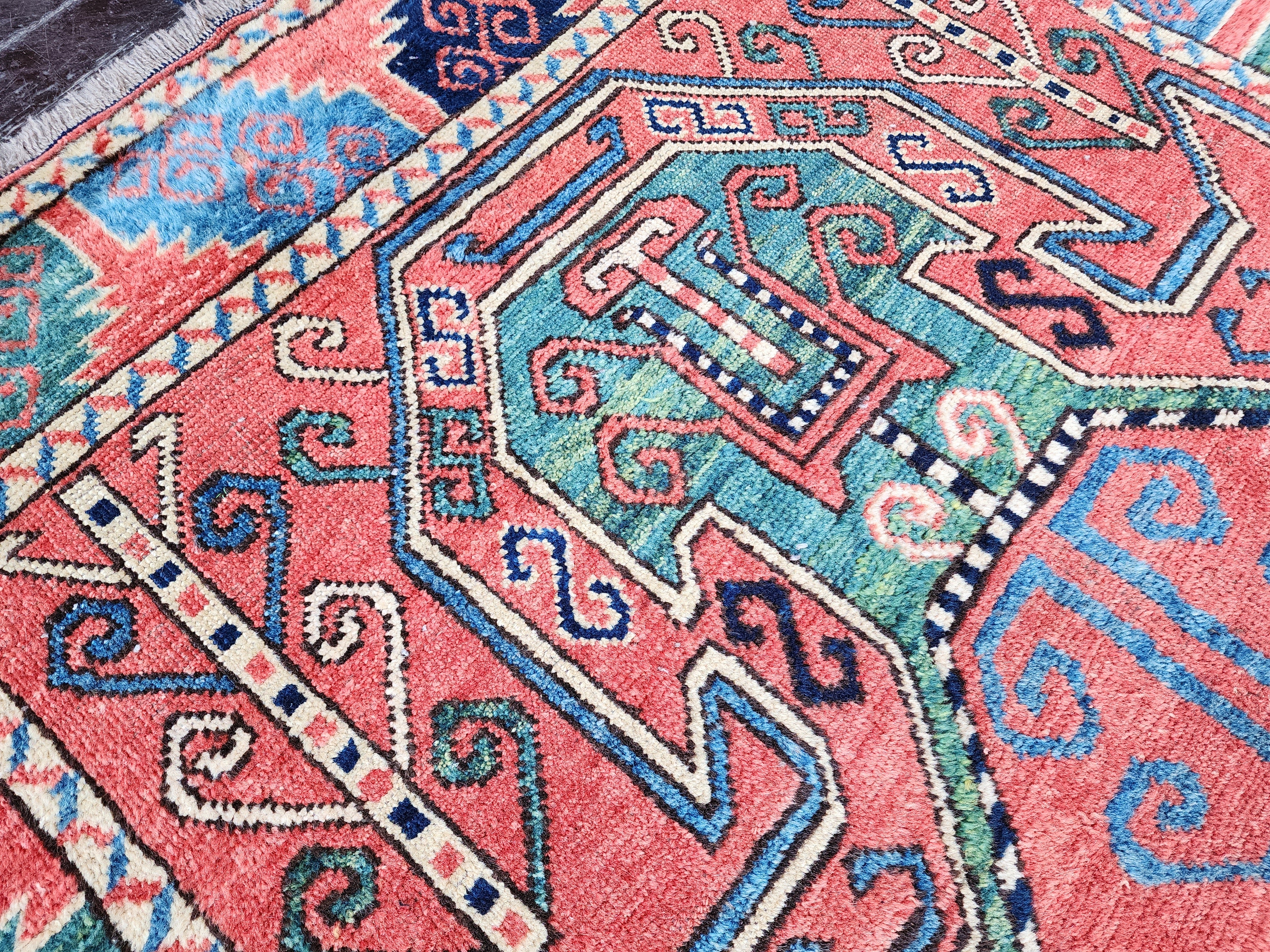 Vintage Anatolian Cal Rug 5'1''x3'4''  Medallion Design Turkish Rug