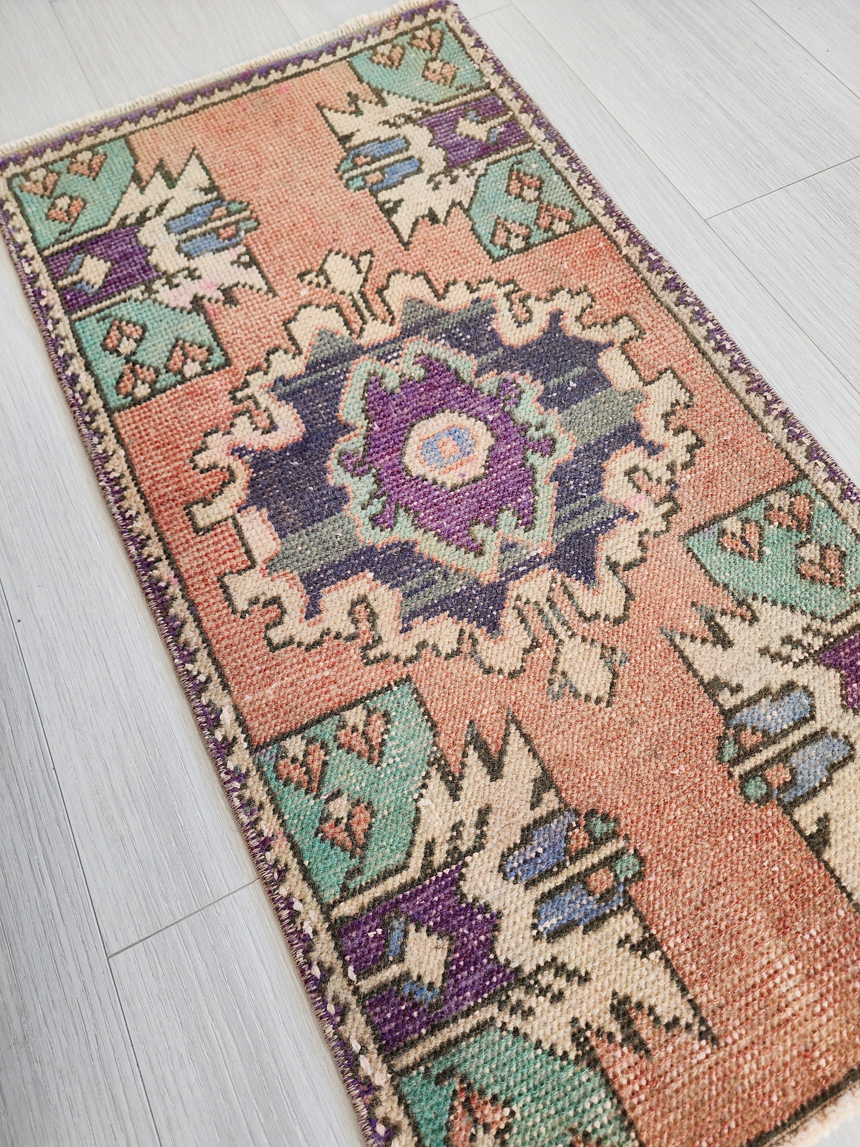 Petit tapis turc, 2 pi 9 po x 1 pi 5 po, paillasson vintage rose gris/vert, tapis d'entrée ou de chevet