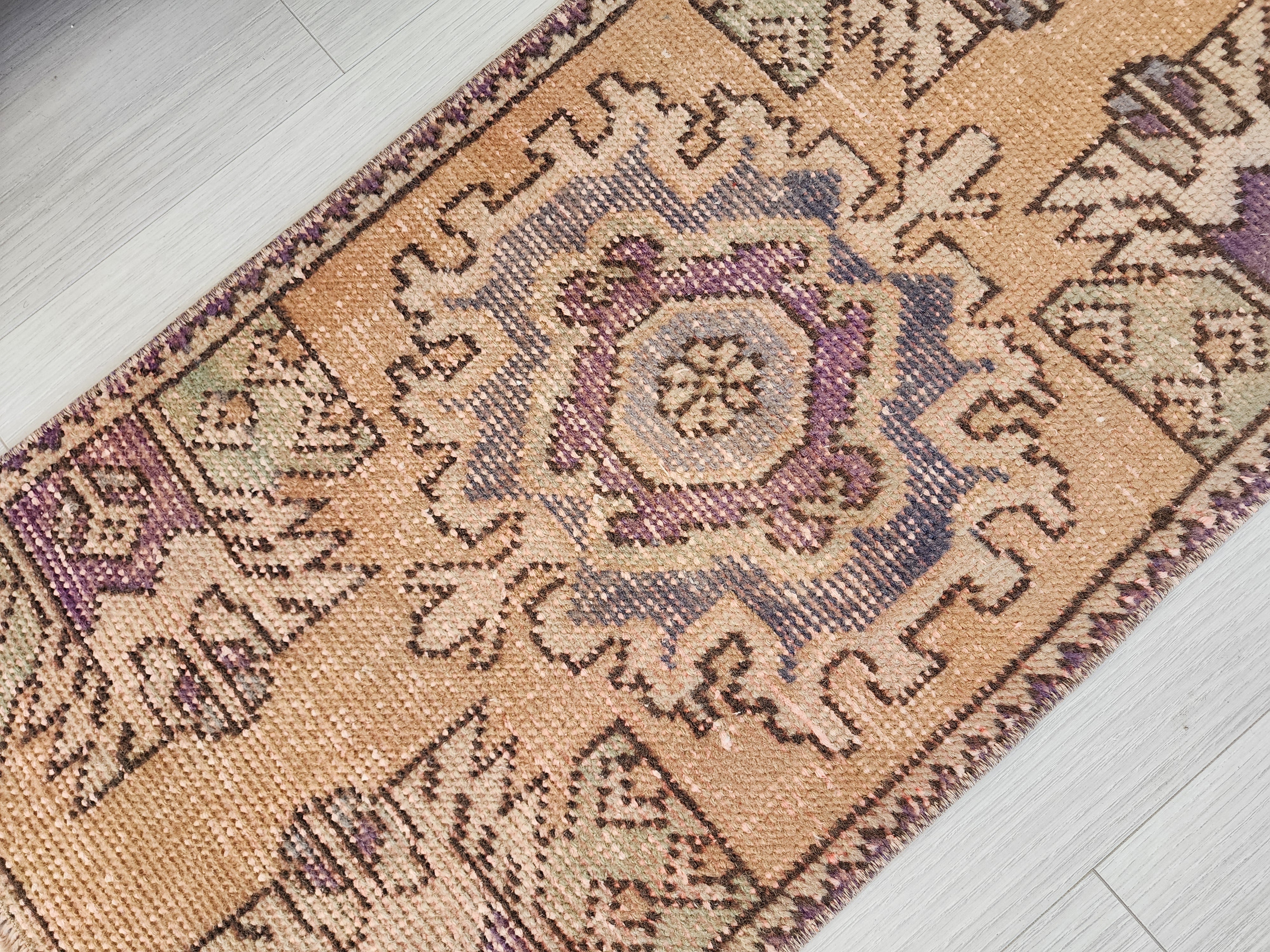 Petit tapis turc, 2 pi 9 po x 1 pi 5 po, tapis vintage délavé et vieilli