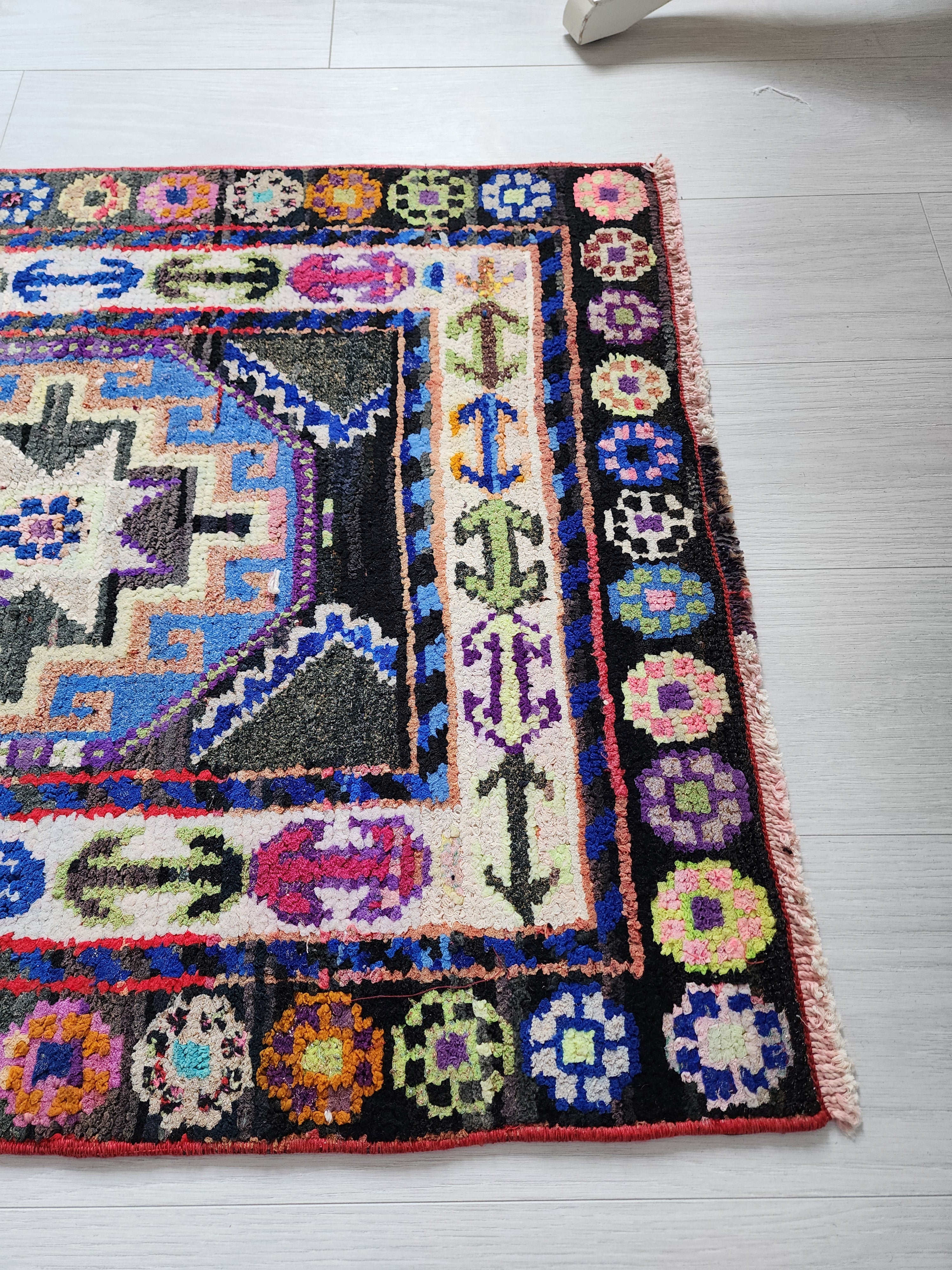 Vibrant Tribal Herki Runner with Geometric Medallions