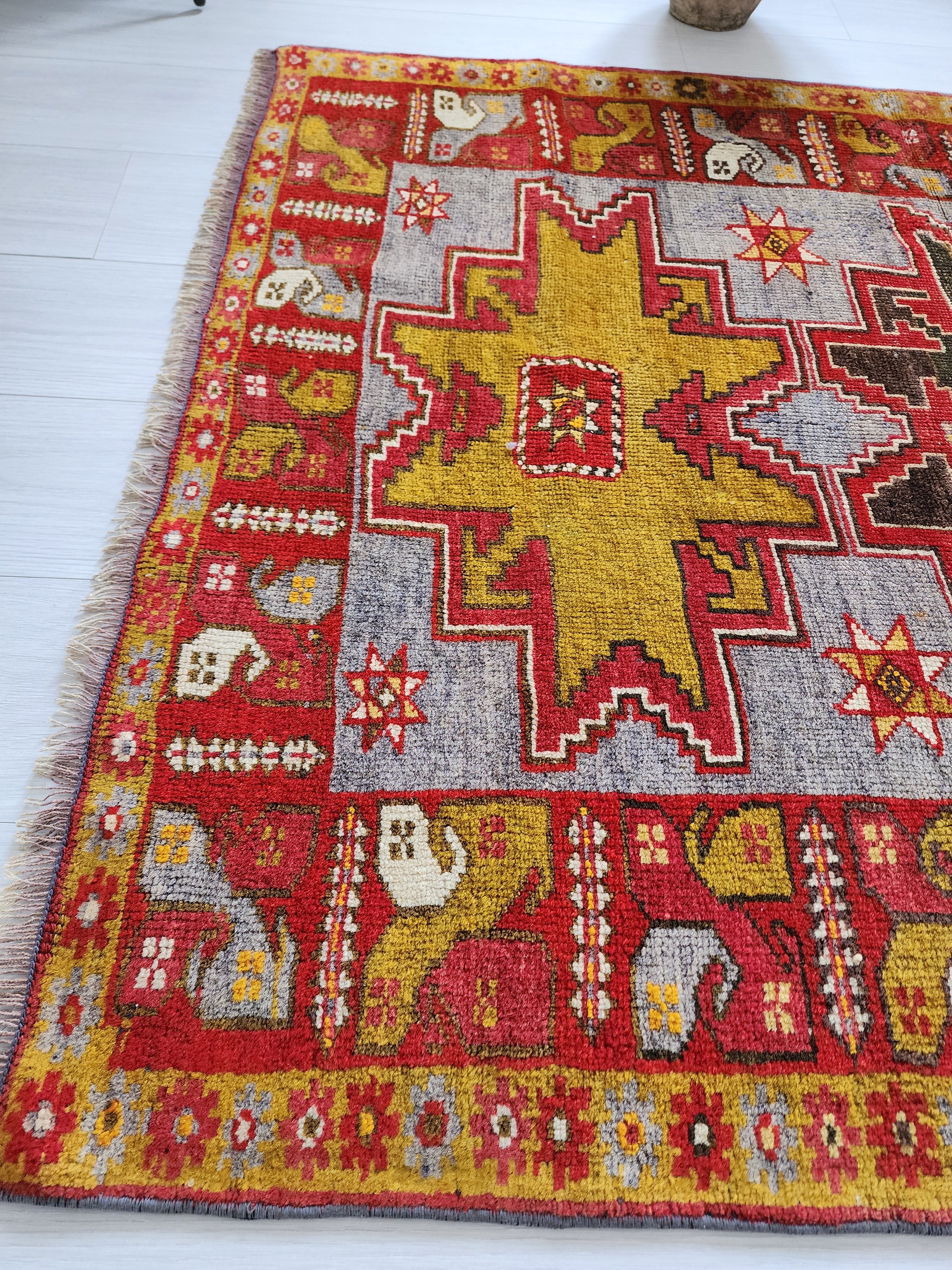 Antique Turkish Konya Rug with Tribal Bird Border – A Masterpiece of Anatolian Folk Art