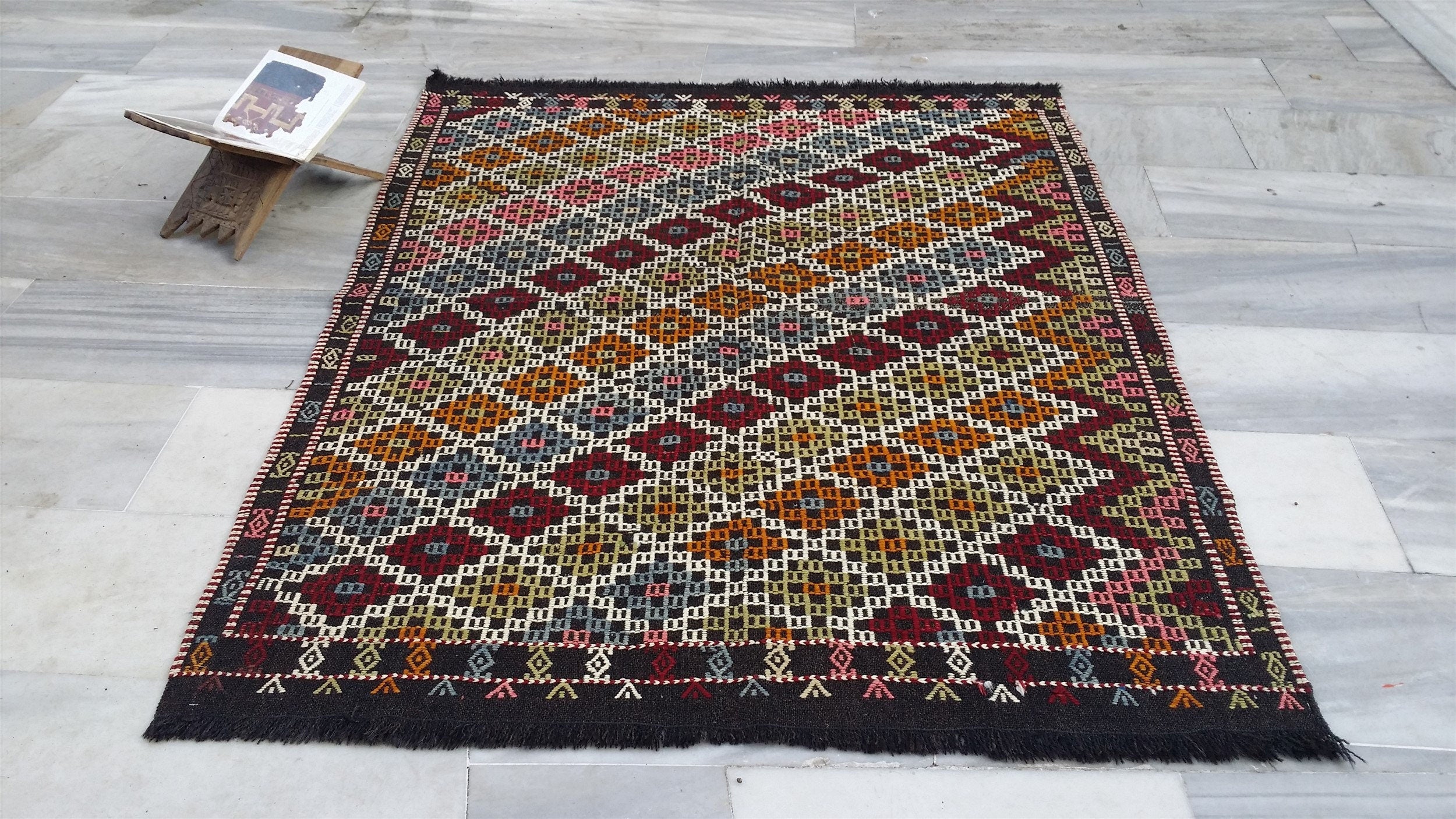 Alfombra Kilim turca marrón, 4 x 6 pies, alfombra persa hecha a mano de lana natural rústica bohemia con bordado Cicim turco rojo, azul y blanco