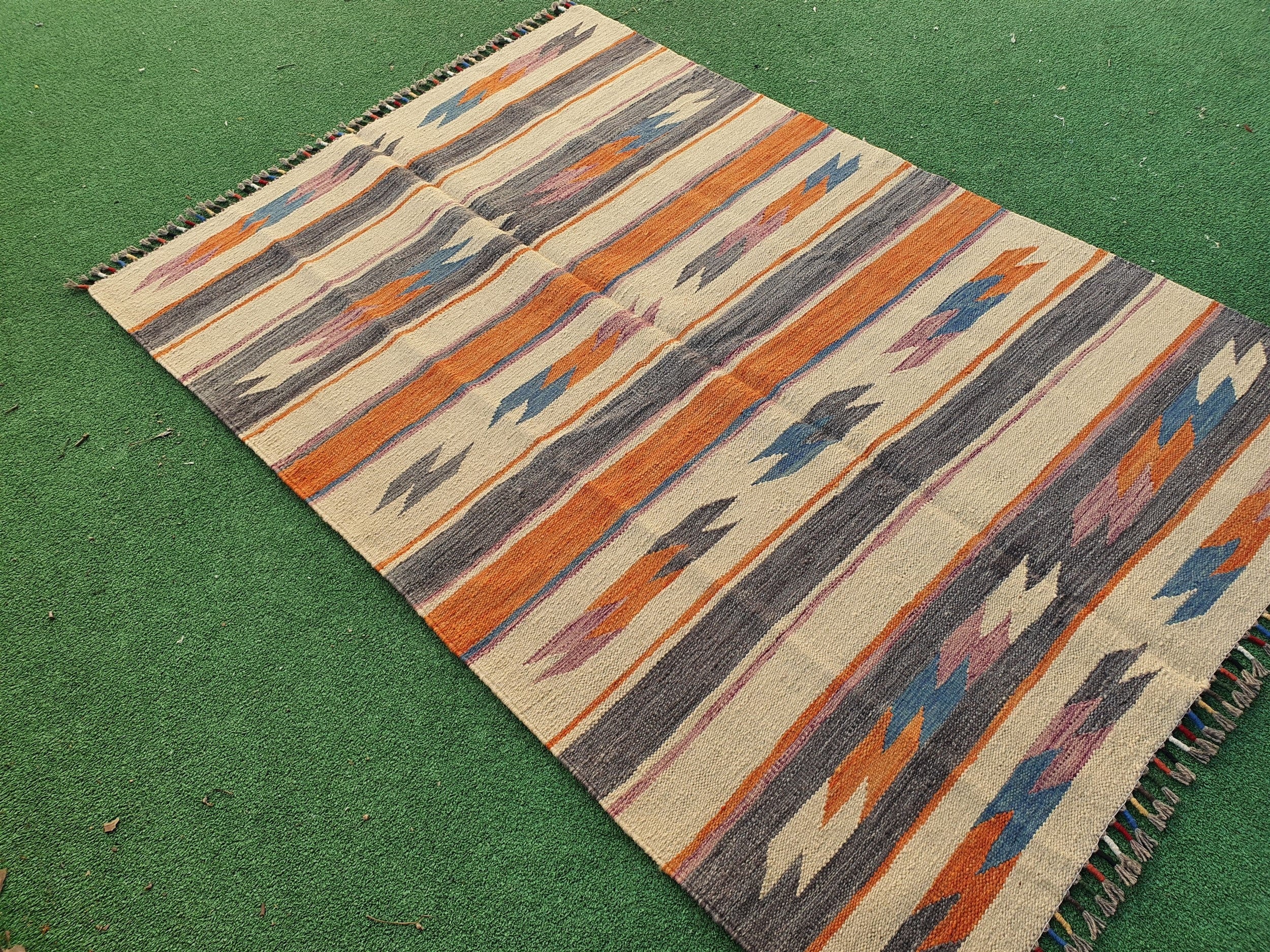 Vintage Turkish Kilim Rug, Moroccan Carpet, Anatolian Handmade Organic Wool Kilim Rug, Bohemian Rustic Decor Persian Area Rug 5'8"x3'9"