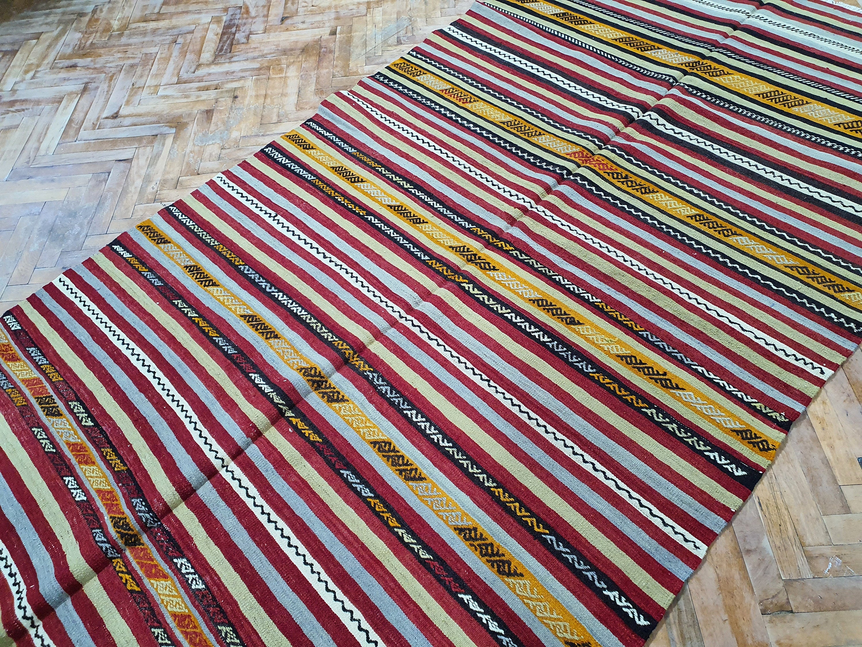 Turkish Kilim Rug, Handmade Organic Wool Rug, Anatolian Tribal Nomadic Moroccan Bohemian Living Room Rustic Decor Persian Area Rug 8'9"x'5'